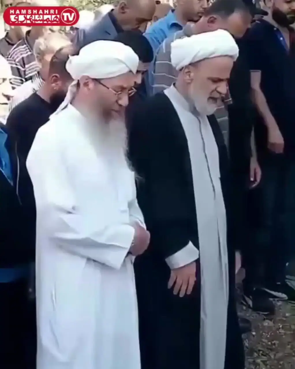 اقدام بی‌سابقه یک عالم اهل سنت در نماز میّت | برخورد تحسین‌برانگیز روحانی شیعه‌ را ببینید