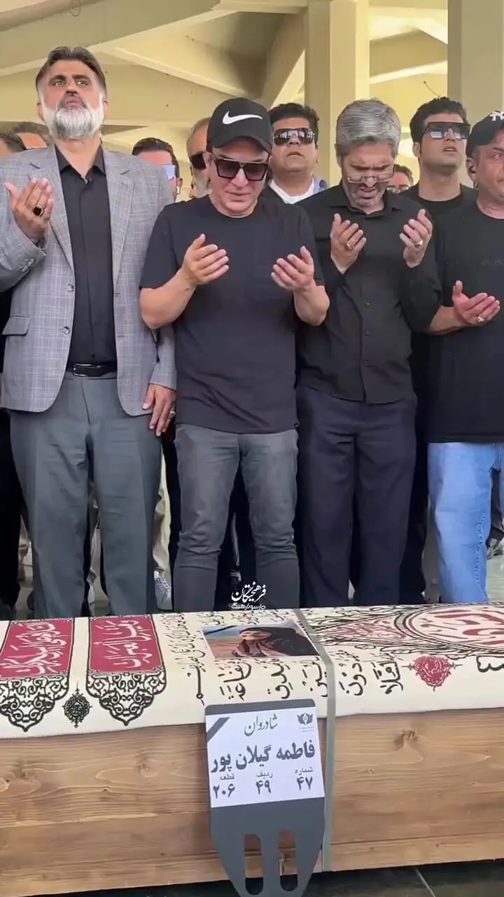 فیلم ضجه های عمو پورنگ و نعیمه نظام دوست در مراسم خاکسپاری مادرش